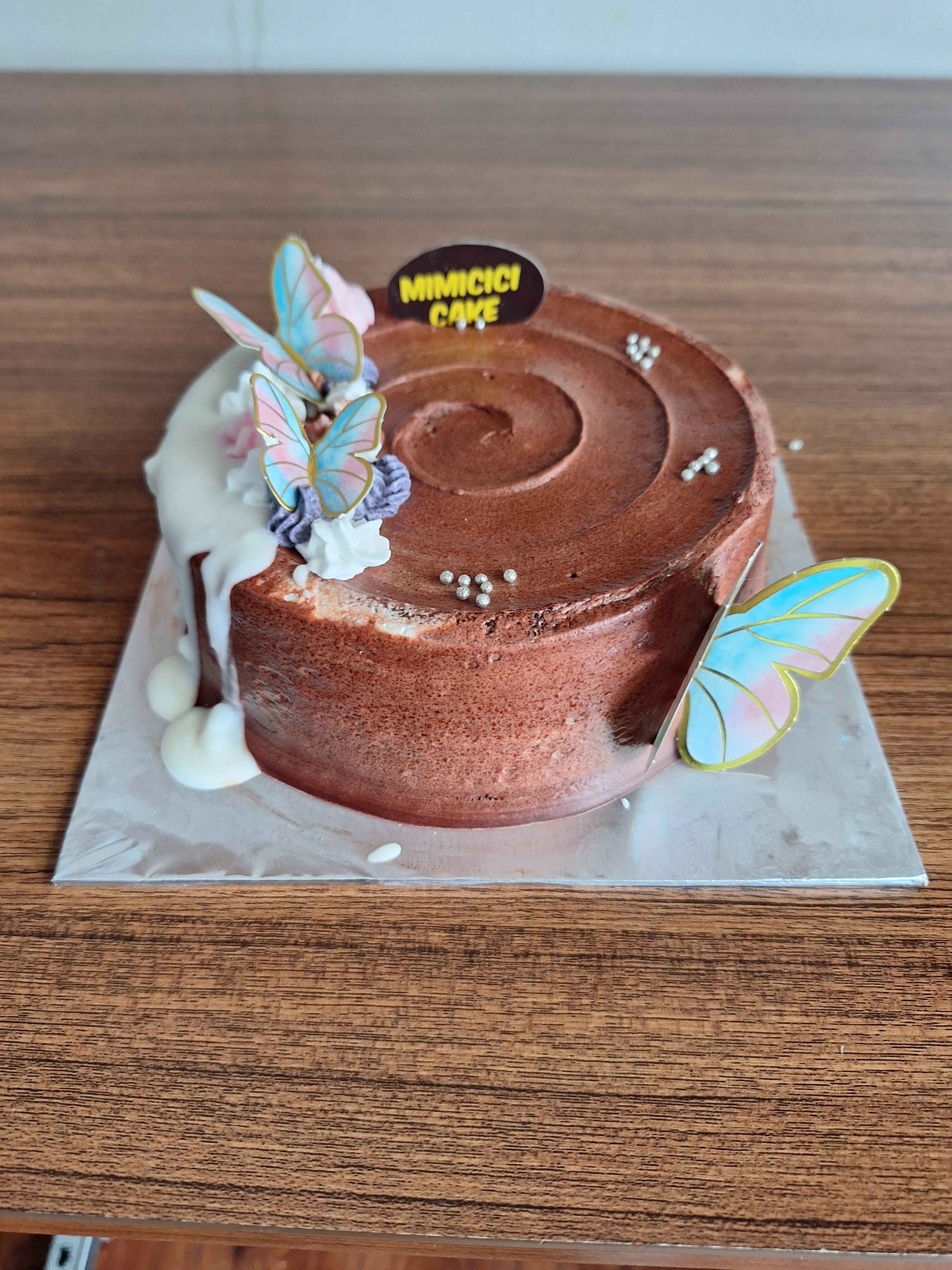 Butterfly Cake Coklat dengan Coklat putih